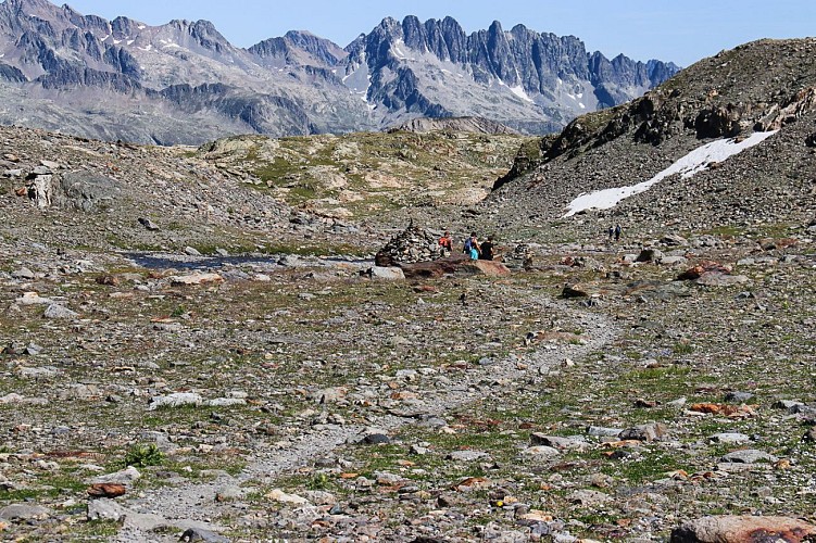 Sentier d'altitude dans le massif des Rousses