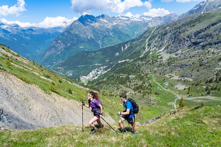 Randonneurs dans le Combe de Poutran