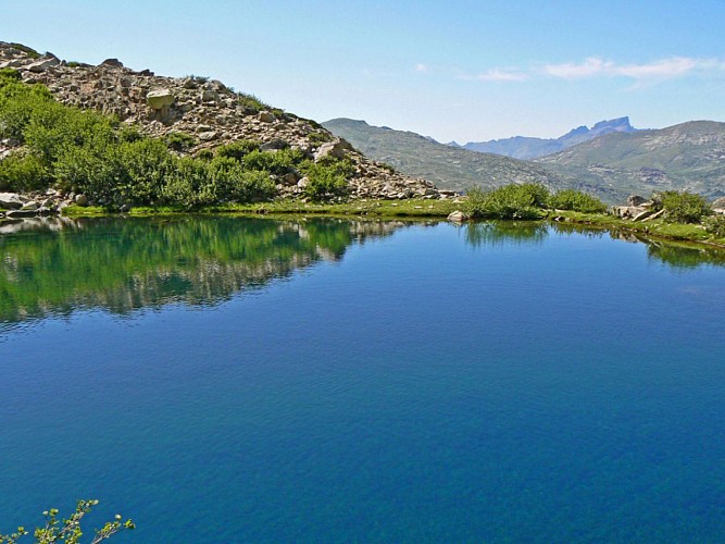 Corse- Région Cortenais/Massif Lombarduccio- Lacs de Rinella par Melo et Capitello [juin 2007]