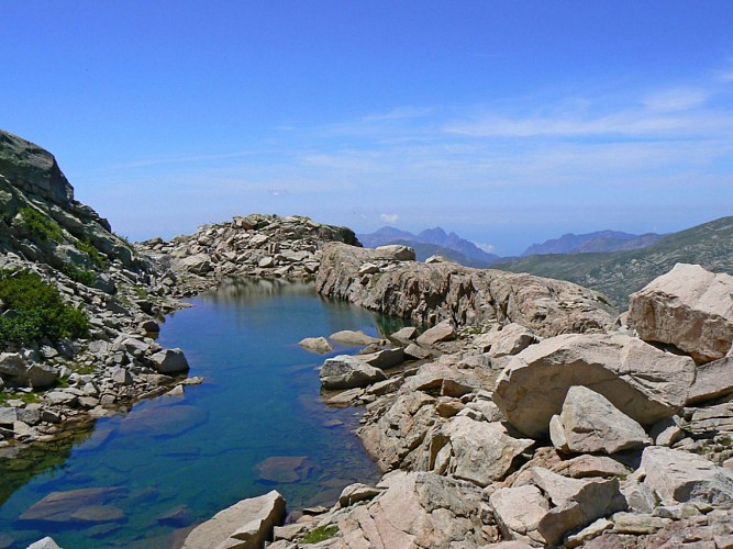 Corse- Région Cortenais/Massif Lombarduccio- Lacs de Rinella par Melo et Capitello [juin 2007]