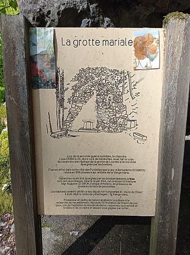 Fußweg: von der Kapelle der Unbefleckten Empfängnis bis zur Mariengrotte von Lévaud