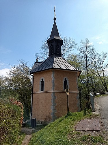 Fußweg: von der Kapelle der Unbefleckten Empfängnis bis zur Mariengrotte von Lévaud