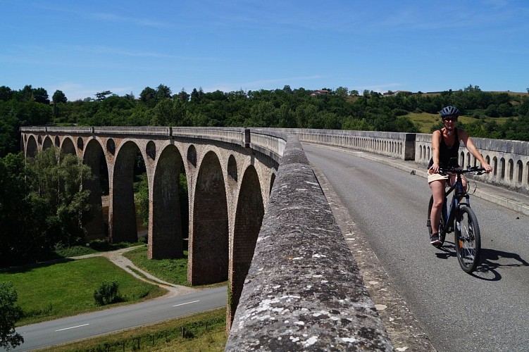 Boucle cyclable F3 : les perles du Forez à vélo : Balbigny / La Bâtie d'Urfé