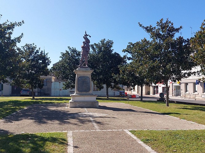 Monument aux morts à Montoire-sur-le Loir