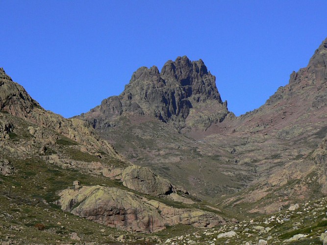 Corse- Région Evisa- Puscaghia par col de Guagnerola- Col Capronale- Arche perdue- Berg. ruinées [oct 2006]