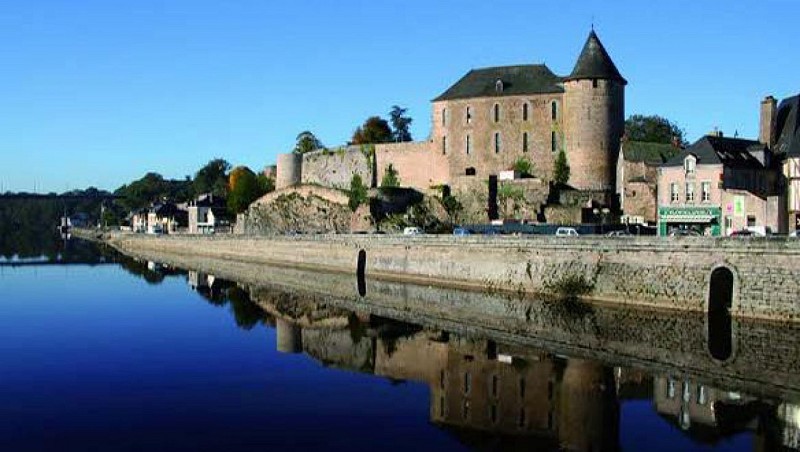 Mayenne, d'une rive à l'autre
