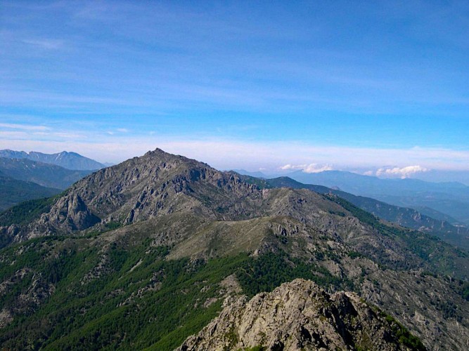 Corse- Région Fiumorbo- Col de Verde- Refuges Usciolu via Prati- Cozzano [mai 2006]