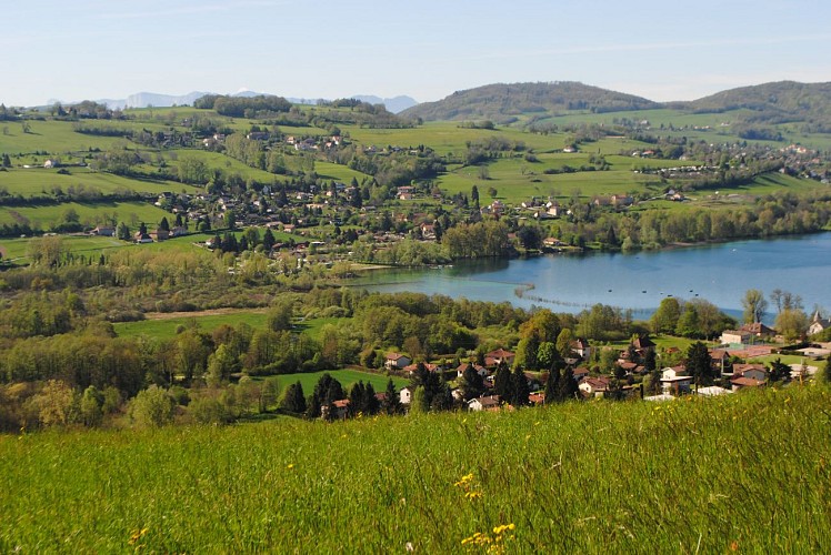 Paladru vue lac vers les 3 croix