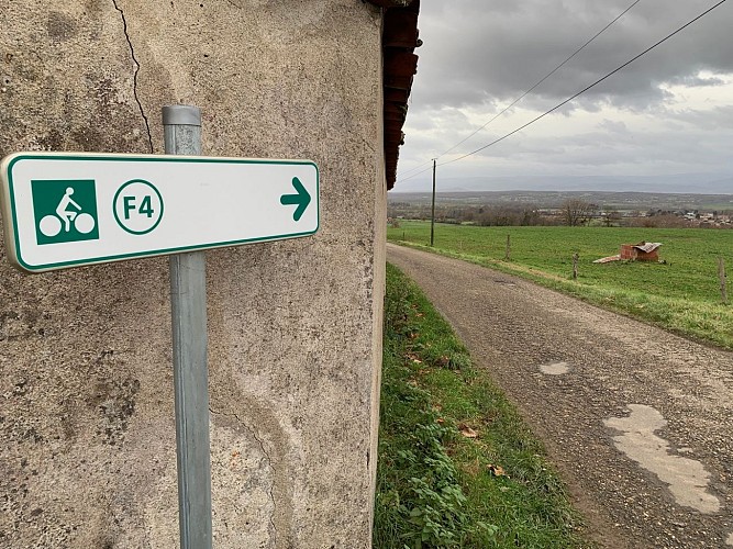 Boucle cyclable F4 : balade des deux villages à vélo : Pouilly-lès-Feurs / Néronde