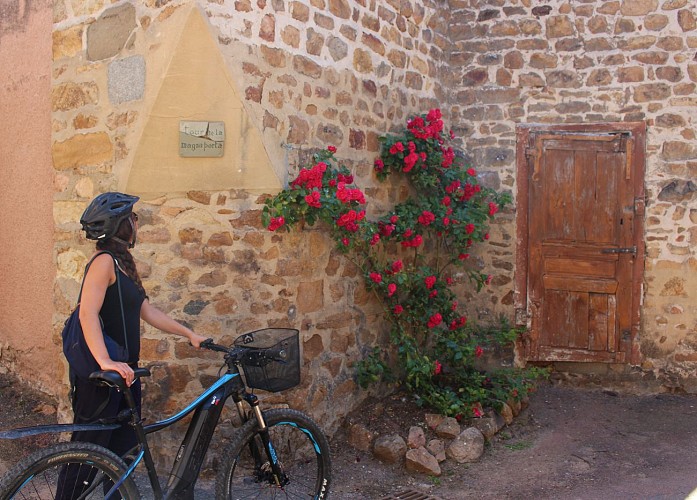 Boucle cyclable F4 : balade des deux villages à vélo : Pouilly-lès-Feurs / Néronde