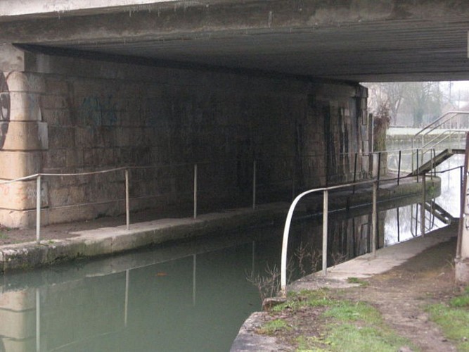 10.Marmagne.Pont Vert.Canal de Berry.Pt sous lignes SNCF.