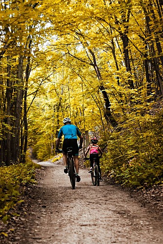 father-daughter-bike-ride-warm-early-autumn-weekend