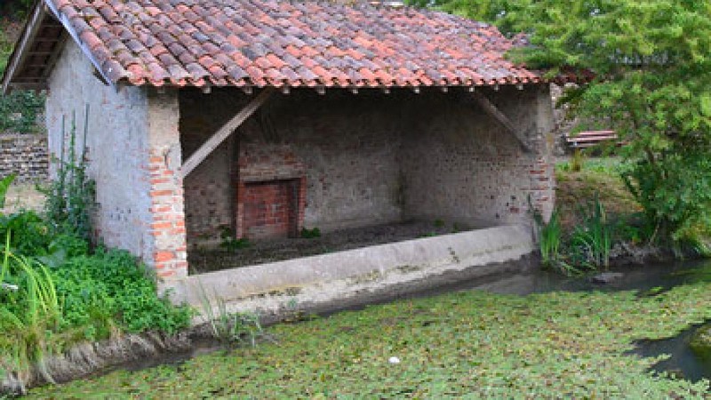 De lavoirs en ruelles en passant par les pousterles