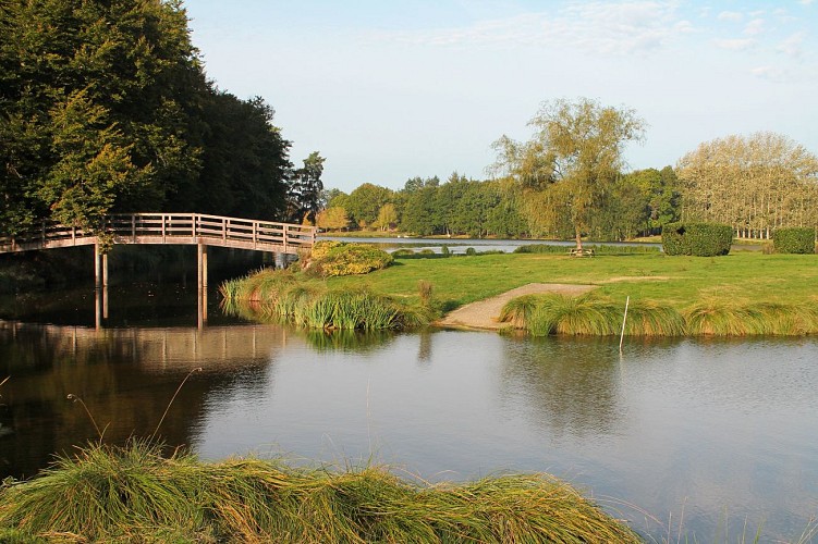 étang cheix île passerelle