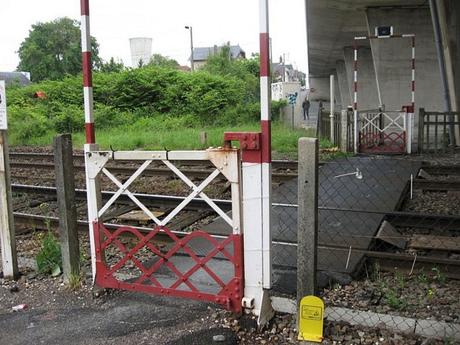Passage à niveau pièton sous D2076