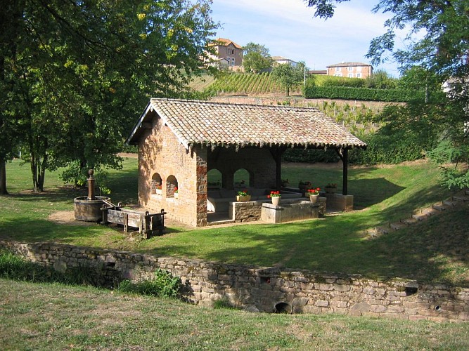 saint-verand-lavoir-fontaine-patrimoine-saint-verand