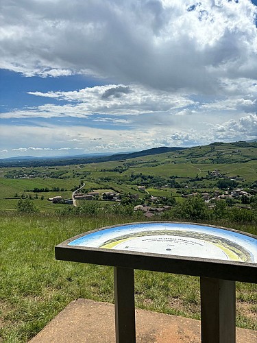 chaintre-table-orientation-randonnee-anthony-jailloux-macon-sud-bourgogne-5524