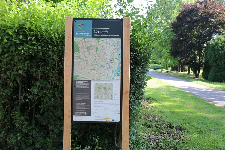 chaintre-panneau-randonnee-anthony-jailloux-macon-sud-bourgogne-1057