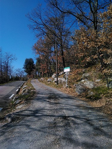 La route du Pillon, depuis le chemin des Trois ponts