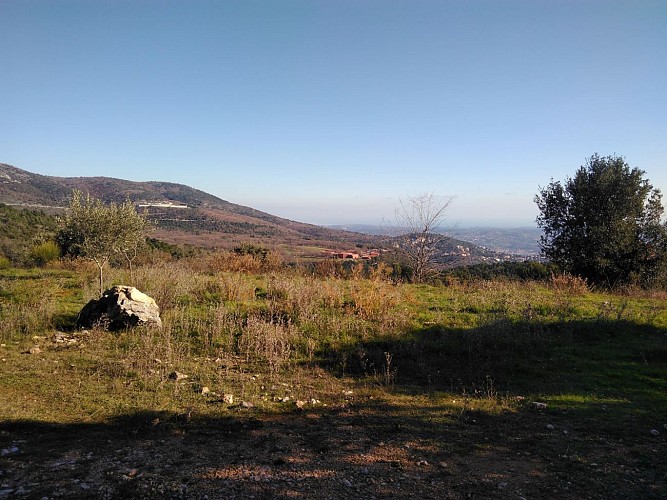 En redescendant de la Croix de Cabris, le Golf que nous avons contourné