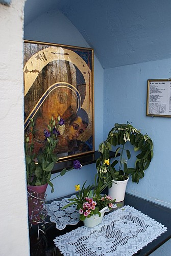 Oratoire Iffis fleuri au fil des saisons