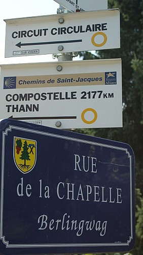 Panneau du Club Vosgien / Chemin de Saint-Jacques-de-Compostelle