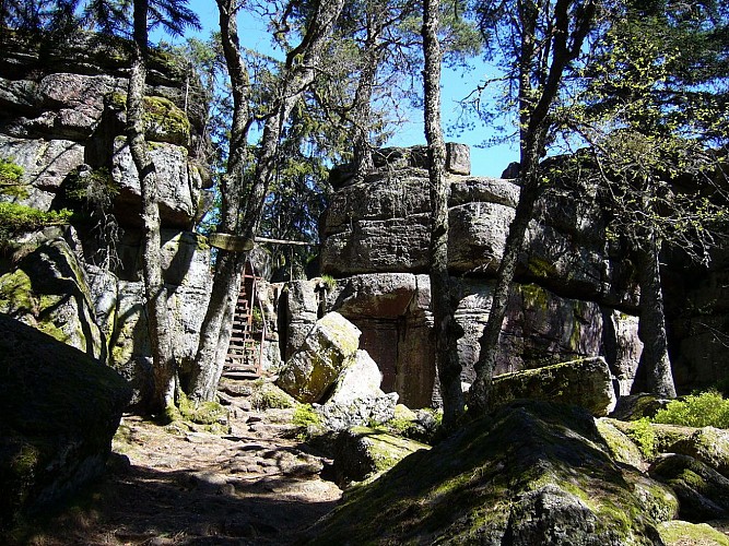 Dusenbach-Pilgerweg und bemerkenswerte Felsen