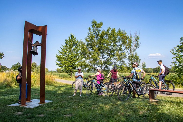 Œuvre Stuwa le long du Canal