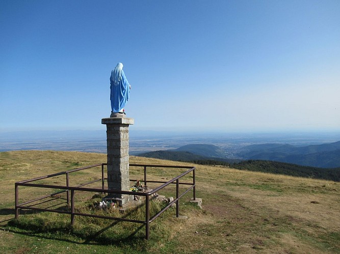 statue de la Vierge au sommet du Petit Ballon