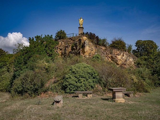 Colline du Horn et sa statue du Sacré-Coeur à Wolxheim