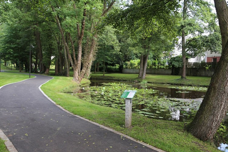 Sentier des poètes le long de la trame verte
