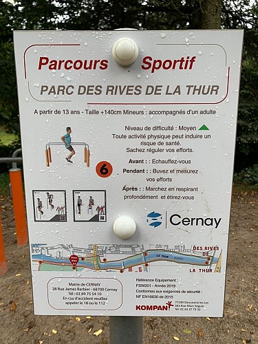 Panneau explicatif de l'agrès du parcours sportif de Cernay