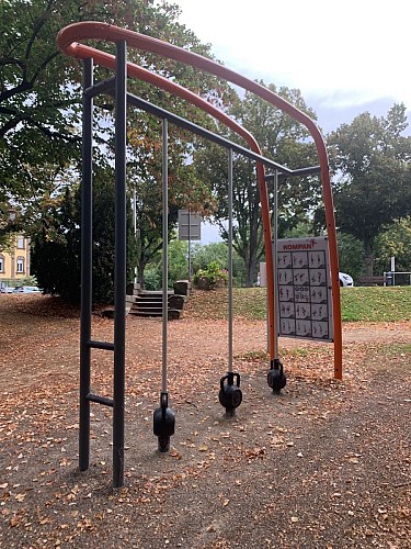 Agrès de musculation du parcours sportif de Cernay