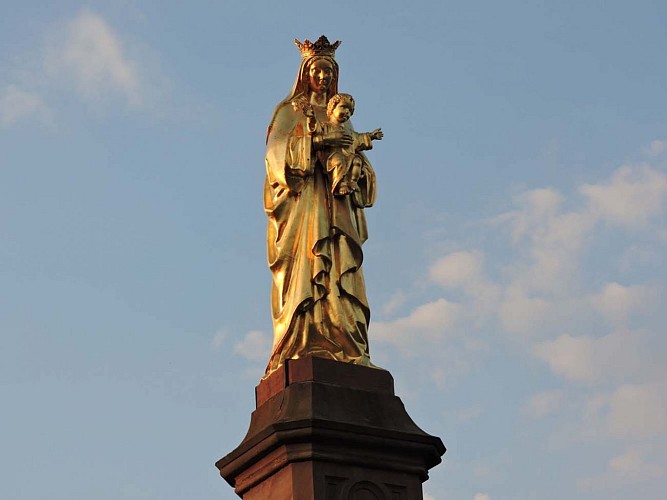 Statue de la Vierge à l'enfant sur le Schiebenberg à Dinsheim-sur-Bruche