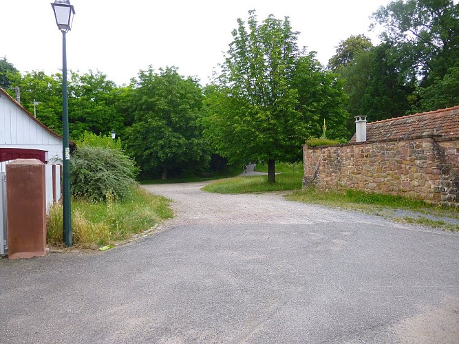 Vers les remparts du Bruch.