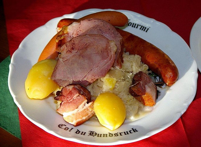 L'assiette de choucroute de l'Hôtel-Restaurant La Fourmi au Col du Hunsdrück
