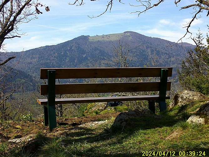 La vue et les bancs à la Roche Albert au dessus de Thann
