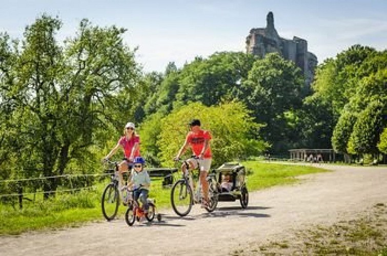 Cyclistes au château de Fleckenstein