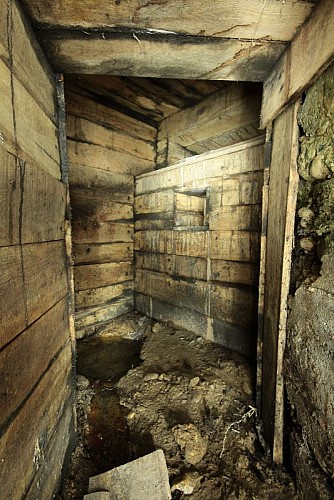 Intérieur d'un poste de mitrailleuse entièrement reconstruit