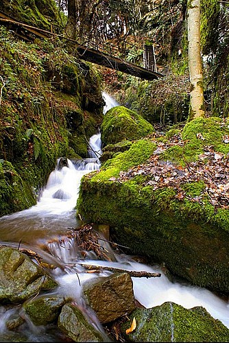 La cascade de l'Erzenbach au fond du vallon du Silberthal