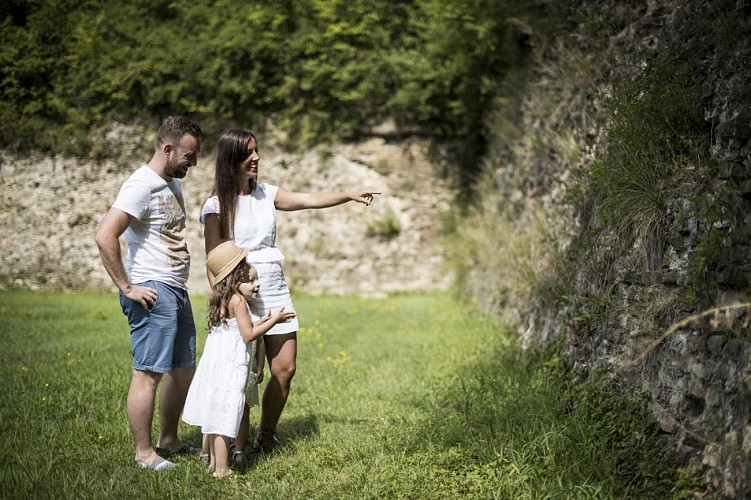 Walking tour: the forts along the river