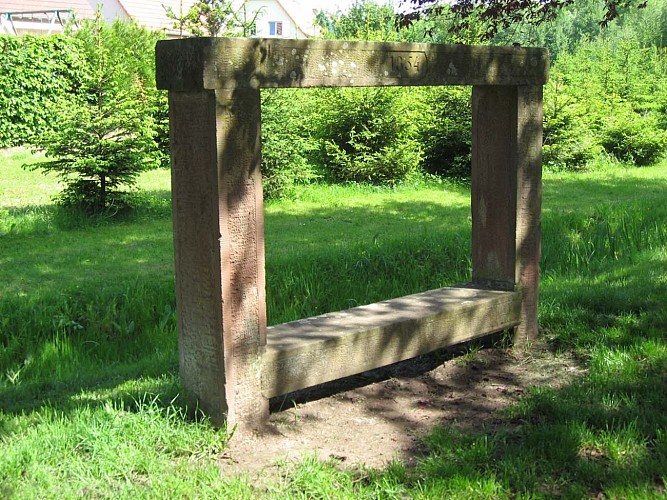 Banc de l'impératrice - Allée du Dompeter