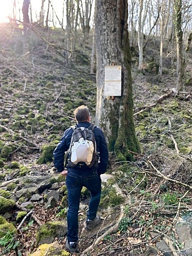 Un marcheur sur les pentes du HWK