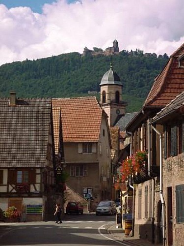 Saint-Hippolyte et le château du Haut-Koenigsbourg (St-Hippolyte Landenberg)