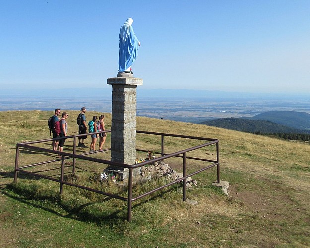 Randonneurs au sommet du Petit Ballon