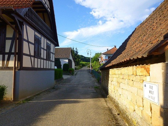 Tourner à droite dans la rue Wolf