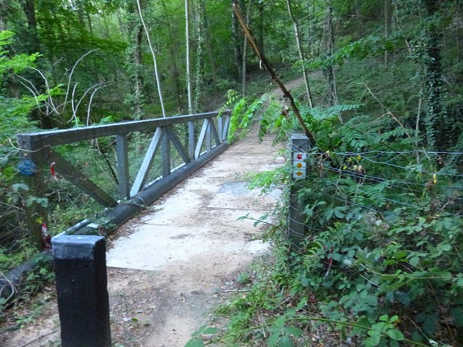 Pont permettant de traverser le fossé antichar