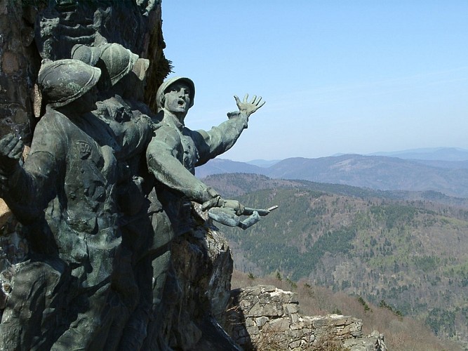 Le monument du 15-2 au Hartmannswillerkopf