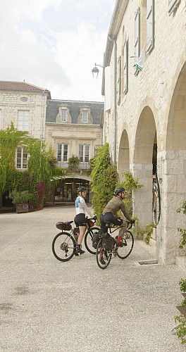 Tour des "Plus Beaux Villages de France" en Lot-et-Garonne, en écomobilité