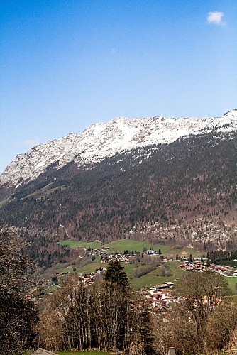 Vue sur le village depuis la montée du Bélier